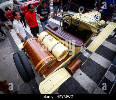 Sao Paulo, Brazil. 5th Mar, 2017. Car lovers in monthly event that gathers in the light station hundreds of classic cars in SÃ£o Paulo Credit: Dario Oliveira/ZUMA Wire/Alamy Live News Stock Photo