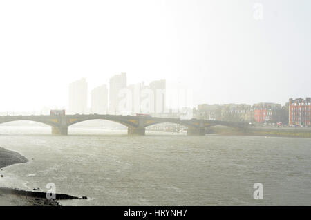 London, UK. 5th March, 2017. View of the Thames and Battersea Bridge and the World's End estate in heavy rain.  Londoners caught in torrential downpour on Albert Bridge on Sunday afternoon. Credit: JOHNNY ARMSTEAD/Alamy Live News Stock Photo