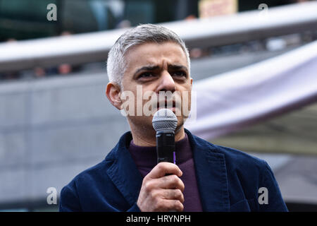London, UK. 5th Mar, 2017. London Mayor Sadiq Khan addresses the crowds at Care International Women's March, oustide London's City Hall. Hundreds of protesters gathered to hear speeches, music and protest in central London for women's rights. Credit: Jacob Sacks-Jones/Alamy Live News. Stock Photo
