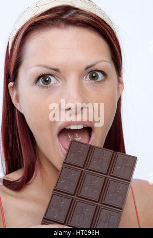 Junge Frau mit einer Tafel Schokolade - woman with chocolate Stock Photo