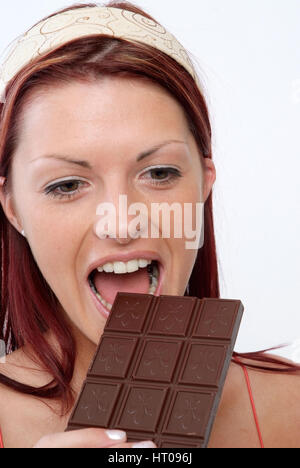 Junge Frau mit einer Tafel Schokolade - woman with chocolate Stock Photo