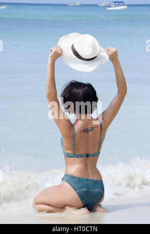 Junge Frau im Bikini am Meeresufer - young woman on the beach Stock Photo