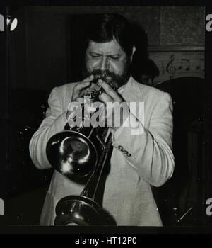 Trumpeter Bobby Shew performing at The Bell, Codicote, Hertfordshire, 19 May 1985. Artist: Denis Williams Stock Photo