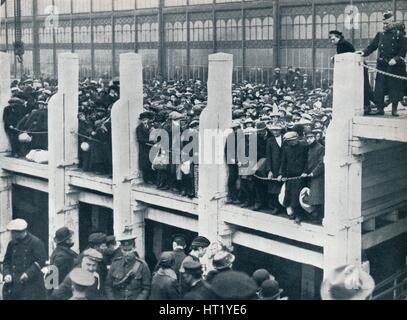 Belgian refugees on the harbour at Ostend waiting for a boat to take them to England, 1914. Stock Photo