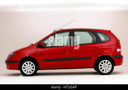 Verbetering Depressie Intrekking 2003 Renault Scenic Stock Photo - Alamy