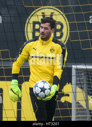 Dortmund, Germany. 7th Mar, 2017. Borussia Dortmund's goalkeeper Toman Buerki trains on the training grounds in Dortmund, Germany, 7 March 2017. BVB will meet Benfica Lissabon in the second round second legs of the Champions League (8.03.). Photo: Bernd Thissen/dpa/Alamy Live News Stock Photo