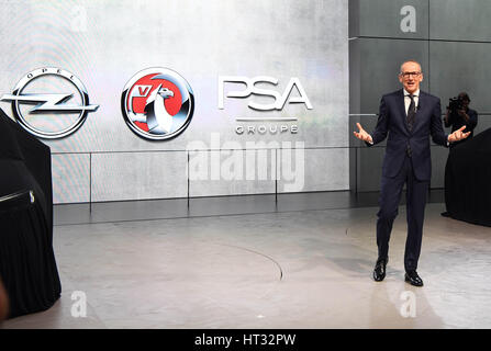 Geneva, Switzerland. 7th March 2017. Karl-Thomas Neumann, Chairman of the Board of Opel, speaks at the Opel press conference at the Geneva International Motor Show at the Geneva International Motor Show, 7 March 2017. Credit: dpa picture alliance/Alamy Live News Stock Photo