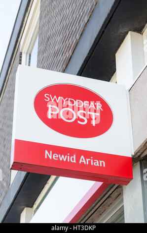 Sign above the Post Office in Abergavenny in English and Welsh Stock Photo