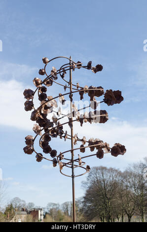 Decorative metal sculptures on the bank of the River Wye in the Courtyard cafe De Koffie Pot Stock Photo