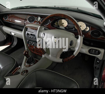 Rover 75 car interior color green with a walnut dashboard Stock ... Rover 75 car interior color green with a walnut dashboard Stock ...