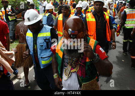 Central Jakarta, Indonesia. 07th Mar, 2017. Workers of PT Freeport Indonesia (PTFI), dancing and speeches by wearing work uniforms and their traditional clothes, during a peaceful protest in front of the Ministry of Energy and Mineral Resources. They demanded that the Indonesian government to immediately resolve polemic with PT Freeport Indonesia, so they will get clarity the fate of those who are now in danger of losing their jobs. Credit: Giuseppe Ciccia/Pacific Press/Alamy Live News Stock Photo