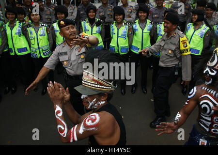 Central Jakarta, Indonesia. 07th Mar, 2017. Workers of PT Freeport Indonesia (PTFI), dancing and speeches by wearing work uniforms and their traditional clothes, during a peaceful protest in front of the Ministry of Energy and Mineral Resources. They demanded that the Indonesian government to immediately resolve polemic with PT Freeport Indonesia, so they will get clarity the fate of those who are now in danger of losing their jobs. Credit: Giuseppe Ciccia/Pacific Press/Alamy Live News Stock Photo