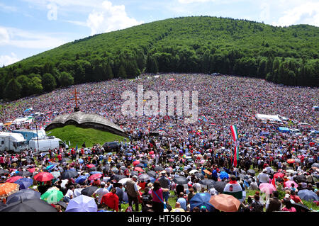 CSIKSOMLYO, ROMANIA - JUNE 7: Crowds of Hungarian pilgrims gather to celebrate the Pentecost and the catholic pilgrimage on June 7, 2014 in Sumuleu Ci Stock Photo