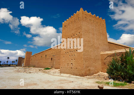 Outer wall fortifications of the  Alaouite Ksar Fida built by Moulay Ismaïl the second ruler of the Moroccan Alaouite dynasty ( reigned 1672–1727 ). R Stock Photo