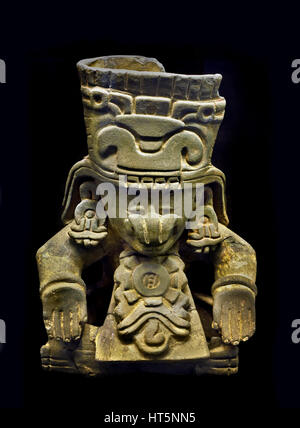 Figurine Clay pot 1020 - 1153 Mexico Santa Lucia del Camino  Zapotec  (culture) Zapotecs Civilization  Pre Columbian Mesoamerican  Central America  500 BC  - 900 AD American . Stock Photo