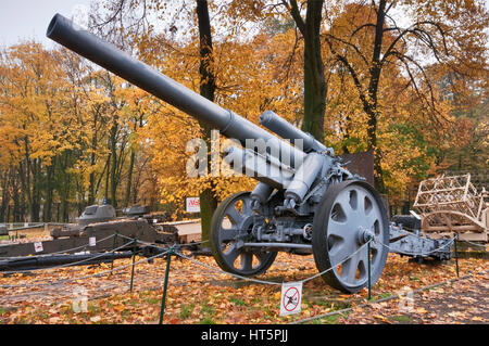 15 cm sFH 18, German WWII heavy field howitzer,  Polish Army Museum in Warsaw, Poland Stock Photo