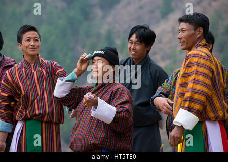 Bhutan, Paro, capital of Paro District aka Dzongkhag. Khuru (darts) traditional Bhutanese sport of throwing large darts outdoors. Players in tradition Stock Photo