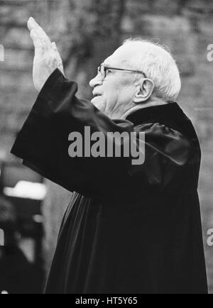 Berlin, January 3, 1980 - The funeral oration by the Protestant theology professor, Rev. Helmut Gollwitzer during the burial of RUDI DUTSCHKE (* 7. März 1940; † 24. Dezember 1979) at the St.-Annen cemetery in Berlin-Dahlem. Rudi Dutschke was the most prominent spokesperson of the German student movement of the 1960s. Stock Photo