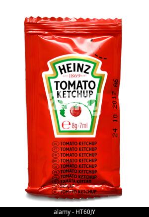 Sachet of Heinz Tomato Ketchup Stock Photo - Alamy