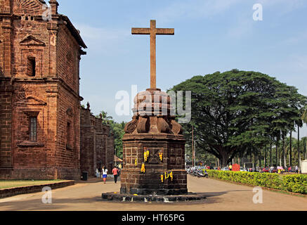 Holy cross outside the Basilica of Bom Jesus in Old Goa, India, a UNESCO World Heritage Site where the mortal remains of St Francis Xavier is kept Stock Photo