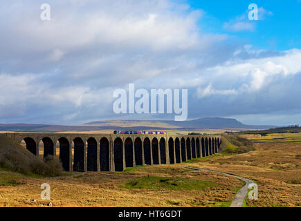 Train crossing the Ribblehead Viaduct, on the Dettle & Carlisle railway line, Ribblesdale, Yorkshire Dales National Park, North Yorkshire, England UK Stock Photo