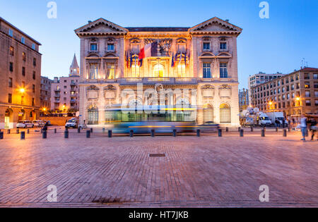 Bus Passing Through L'hotel De Ville In Marseille Stock Photo