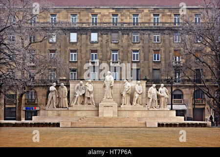 The Kossuth Lajos monument at Kossuth Lajos Ter ('square') next to the Parliament, Budapest, Hungary Stock Photo