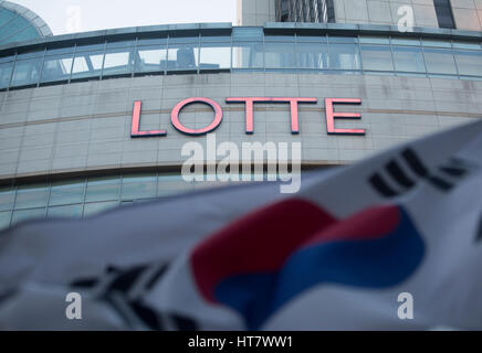 Lotte Department Store, Mar 7, 2017 : Lotte department store is seen in Seoul, South Korea. China ordered last week their travel agencies to stop selling group tours to South Korea after South Korean defence ministry completed a deal with Lotte Group to deploy a Terminal High Altitude Area Defense (THAAD) battery of the U.S. Army on a Lotte golf course, about 260 km southeast of Seoul. The U.S. and South Korea had agreed to station the anti-missile battery with a high-powered radar to counter missile threats from North Korea but China opposed the deployment as they asserted the United States w Stock Photo