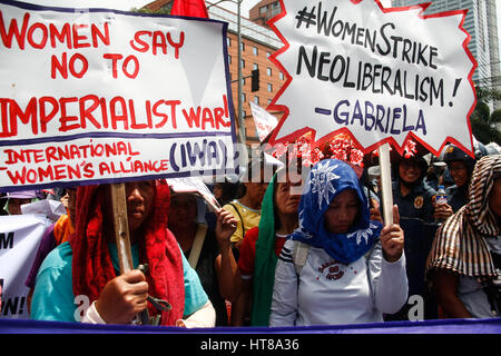 Manila, Philippines. 08th Mar, 2017. Women rights group Gabriela, lead a march to the U.S. embassy in Manila, noon Wednesday in observation of International Women's Day. Credit: J Gerard Seguia/Pacific Press/Alamy Live News Stock Photo