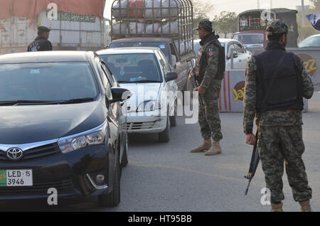 Lahore, Pakistan. 08th Mar, 2017. Pakistani Army, ranger and police personnel check the vehicles at the in and out points of the city after security alert over threats of terrorism in Lahore. Credit: Rana Sajid Hussain/Pacific Press/Alamy Live News Stock Photo