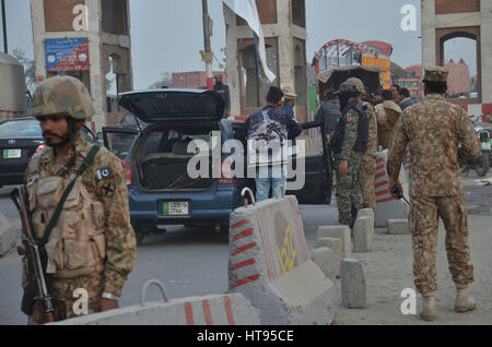 Lahore, Pakistan. 08th Mar, 2017. Pakistani Army, ranger and police personnel check the vehicles at the in and out points of the city after security alert over threats of terrorism in Lahore. Credit: Rana Sajid Hussain/Pacific Press/Alamy Live News Stock Photo