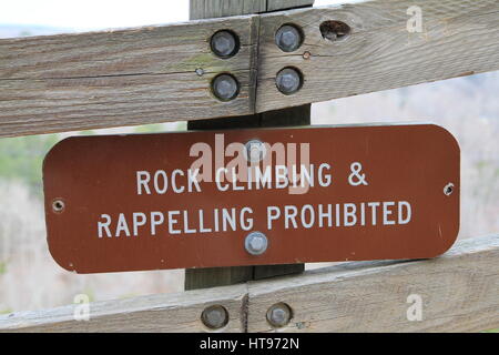 Reppeling Sign Rock Climbing and Rappelling Prohibited Sign Stock Photo - Alamy