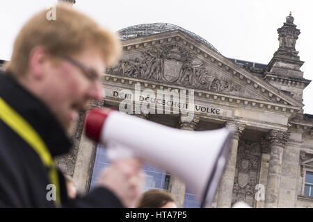 Berlin, Germany. 9th Mar, 2017. Under the motto ''We are hands bound'' more than 100 humanitarian aid workers meet in front of the German Reichstag-Building to demand humanitarian access and the protection of international law. In the run-up to the sixth year of the Syrian crisis, more than 20 German relief organizations are pointing out that Syria is still home to about 5 million people in 13 besieged and difficult-to-reach areas. Credit: Jan Scheunert/ZUMA Wire/Alamy Live News Stock Photo