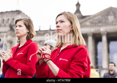 Berlin, Germany. 9th Mar, 2017. Under the motto ''We are hands bound'' more than 100 humanitarian aid workers meet in front of the German Reichstag-Building to demand humanitarian access and the protection of international law. In the run-up to the sixth year of the Syrian crisis, more than 20 German relief organizations are pointing out that Syria is still home to about 5 million people in 13 besieged and difficult-to-reach areas. Credit: Jan Scheunert/ZUMA Wire/Alamy Live News Stock Photo