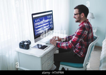 Couple working together on startup project from home Stock Photo