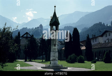 City Park of Schwaz in Tyrol in 1977. Blick vom ehemaligen Friedhof von Schwaz in Tirol  auf die Burg Freundsberg Stock Photo