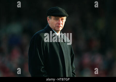 JOHN RUDGE PORT VALE FC MANAGER 03 January 1999 Stock Photo