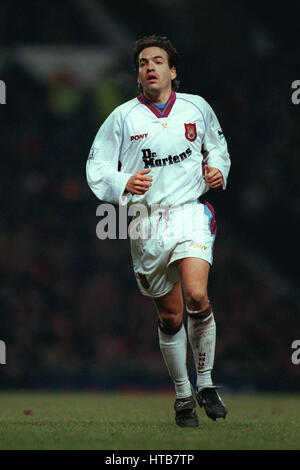 EYAL BERKOVIC WEST HAM UNITED FC 10 January 1999 Stock Photo