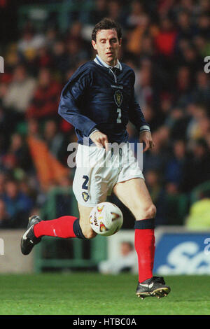 DAVID WEIR SCOTLAND & EVERTON FC 01 April 1999 Stock Photo