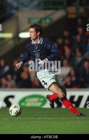 DAVID WEIR SCOTLAND & EVERTON FC 01 April 1999 Stock Photo