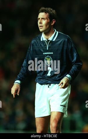 DAVID WEIR SCOTLAND & EVERTON FC 01 April 1999 Stock Photo