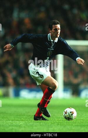 DAVID WEIR SCOTLAND & EVERTON FC 01 April 1999 Stock Photo