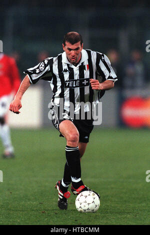 ZINEDINE ZIDANE JUVENTUS 21 April 1999 Stock Photo