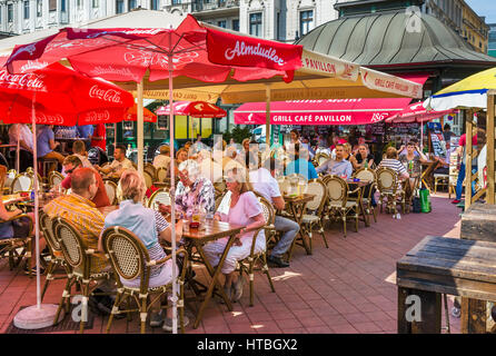 Sidewalk cafe in the Naschmarkt, Vienna, Austria Stock Photo