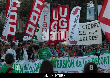 Madrid, Spain. 09th Mar, 2017. The head of the march. Thousands of people march in the Green Tide for the derogation of LOMCE and cuts in Education. Credit: Jorge Gonzalez/Pacific Press/Alamy Live News Stock Photo