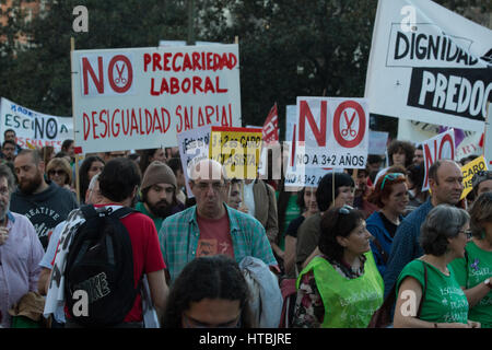 Madrid, Spain. 09th Mar, 2017. Thousands of people joined the march in the Green Tide for the derogation of LOMCE and cuts in education. Credit: Jorge Gonzalez/Pacific Press/Alamy Live News Stock Photo