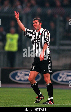 ZINEDINE ZIDANE JUVENTUS 21 April 1999 Stock Photo