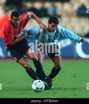 LUIS ENRIQUE & NELSON VIVAS SPAIN V ARGENTINA 17 November 1999 Stock Photo