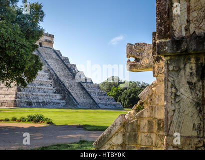 Jaguar head and Mayan Temple pyramid  of Kukulkan - Chichen Itza, Yucatan, Mexico Stock Photo
