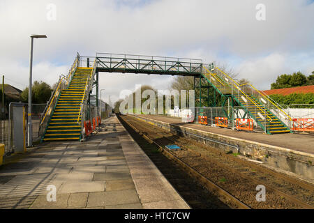 Camborne railway station platform temporary footbridge in use while the old one is being replaced. Stock Photo